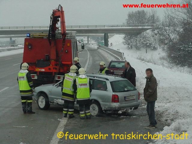 FF Traiskirchen: Verkehrsunfall A2 Richtungsfahrbahn Wien