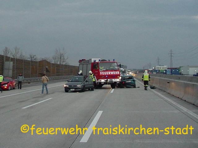 FF Traiskirchen: Fahrzeugbergung auf der A2