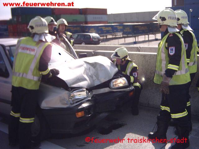 FF Traiskirchen: Verkehrsunfall mit mehreren Fahrzeugen