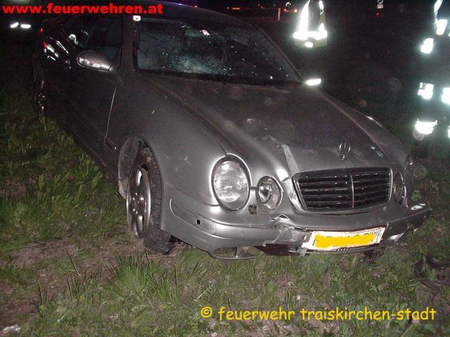 FF Traiskirchen: Fahrzeugbergung auf der Südautobahn