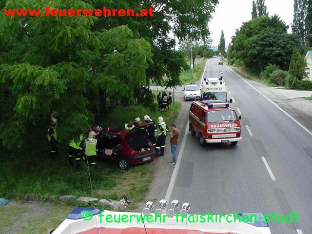 FF Traiskirchen: Personenrettung nach Verkehrsunfall
