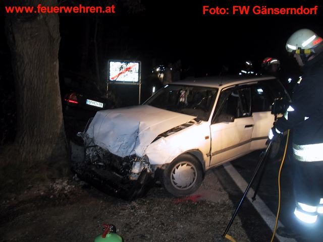 Verkehrsunfall 2 PKW – 1 Person eingeklemmt