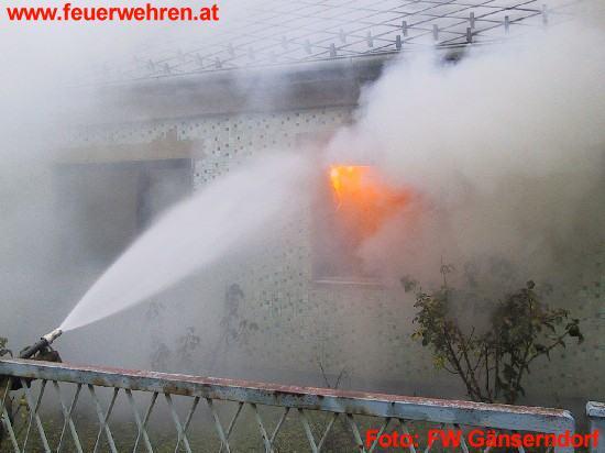 FF Gänserndorf: Pensionistin vor Flammen gerettet