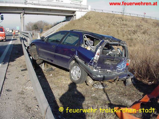 FF Traiskirchen: PKW Bergung auf der Südautobahn