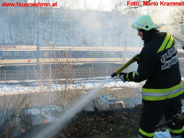 FF Gänserndorf: Bahndammbrand an der Nordbahnstrecke