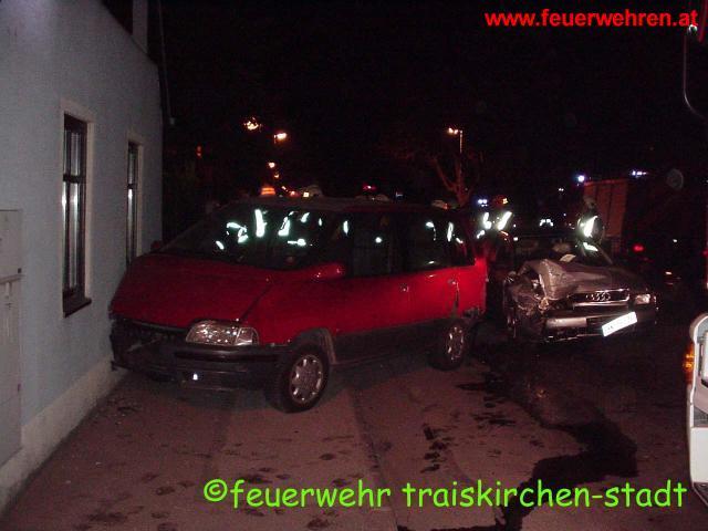 FF Traiskirchen: Fahrzeugbergung nach Verkehrsunfall