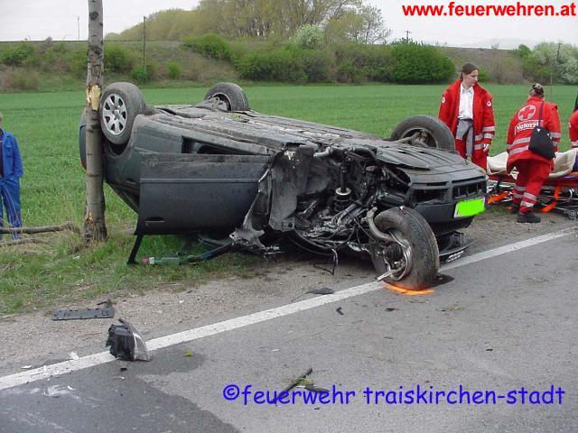 FF Traiskirchen: PKW Bergung Trumauerstraße