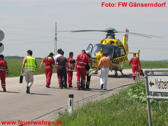 FF Gänserndorf: Verkehrsunfall PKW gegen LKW