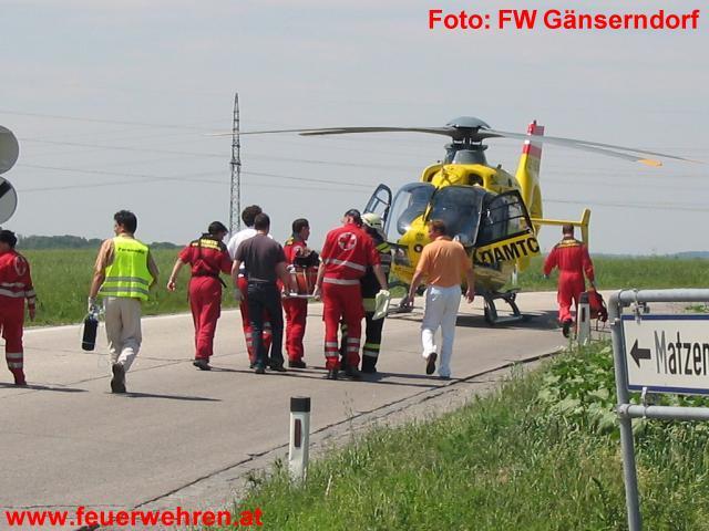 FF Gänserndorf: Verkehrsunfall PKW gegen LKW