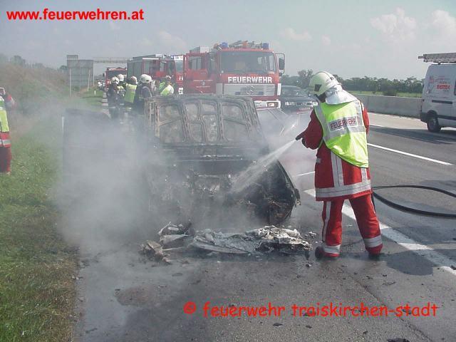 FF Traiskirchen: Fahrzeugbrand auf der A2