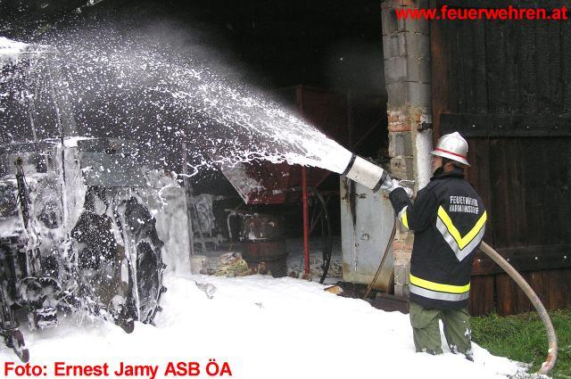 Maschinenhalle in Reinprechtspölla in Vollbrand