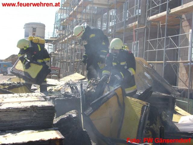 FF Gänserndorf: Isolierstoffbrand in Wohngebiet