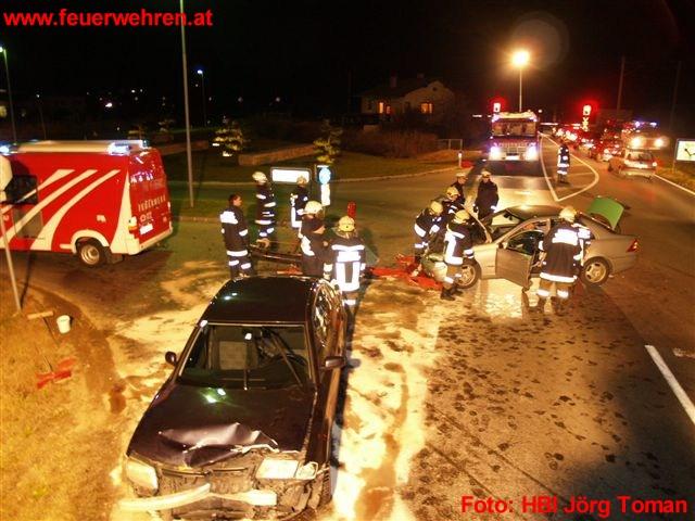 Verkehrsunfall mit mehreren verletzten Personen