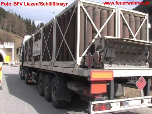 BFV Liezen: Brand eines Gefahrguttransporters auf der A9