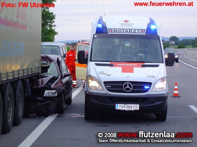 FF Utzenlaa: Verkehrsunfall PKW und LKW auf der S5