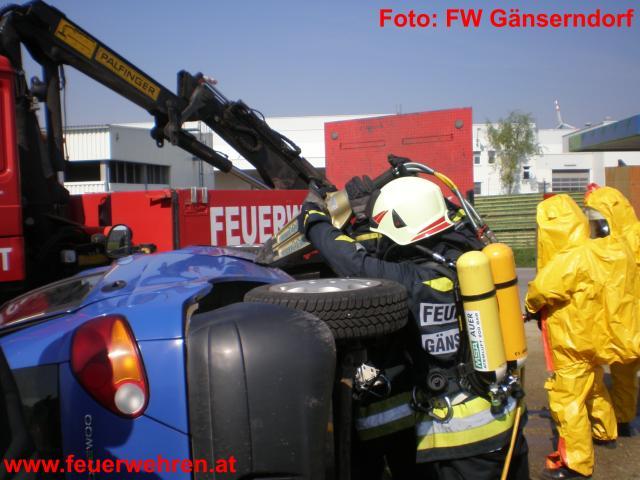 FF Gänserndorf: Einsatzübung – Verkehrsunfall Gefahrgut-LKW