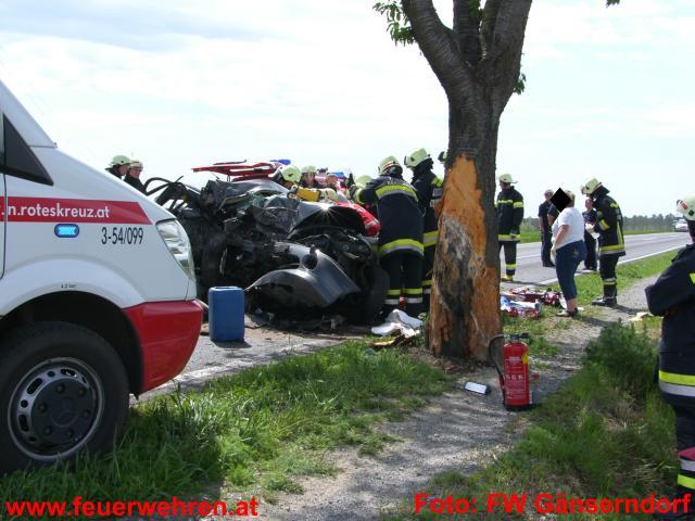 FF Gänserndorf: Verkehrsunfall auf der Landesstraße 9