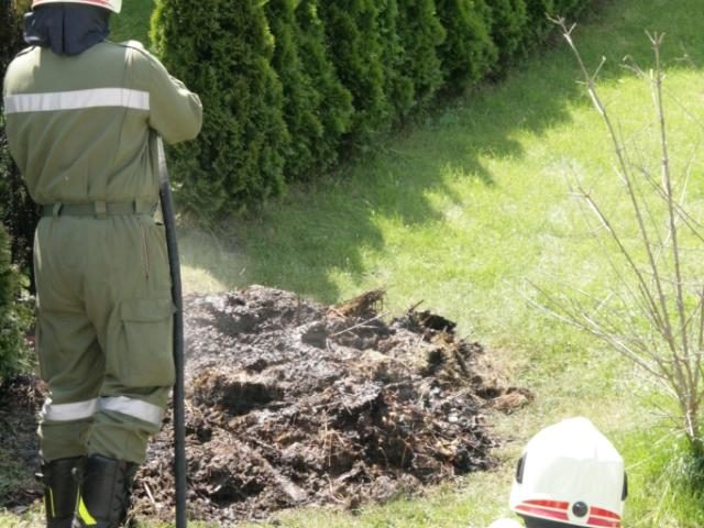 FF Ohlsdorf: Komposthaufenbrand in Ohlsdorf
