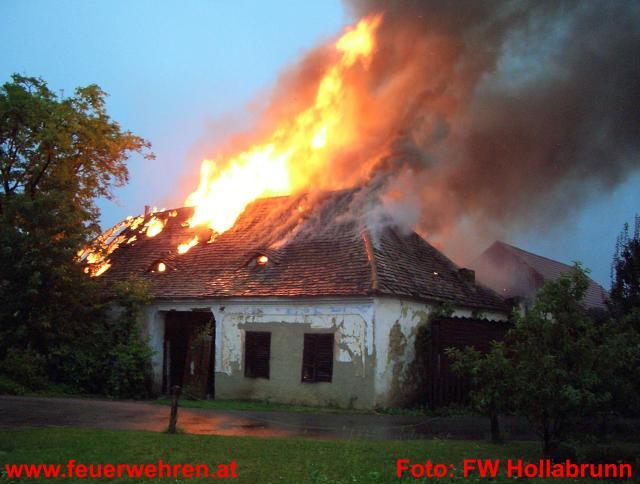 BFKDO Hollabrunn : Dachstuhlbrand in Platt (Bez. Hollabrunn)