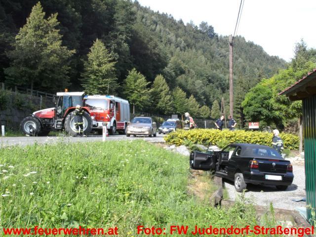 FF Judendorf-Straßengel: Schwerer Verkehrsunfall auf L302