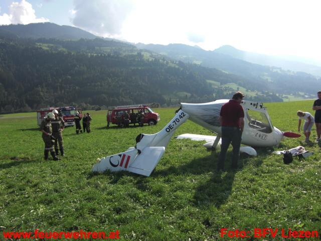 BFV Liezen: Flugzeug-Notlandung bei Pruggern