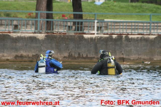 BFK Gmunden: 100 Feuerwehrtaucher reinigten den Traunsee