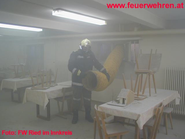 Feuerwehrmann in Schule