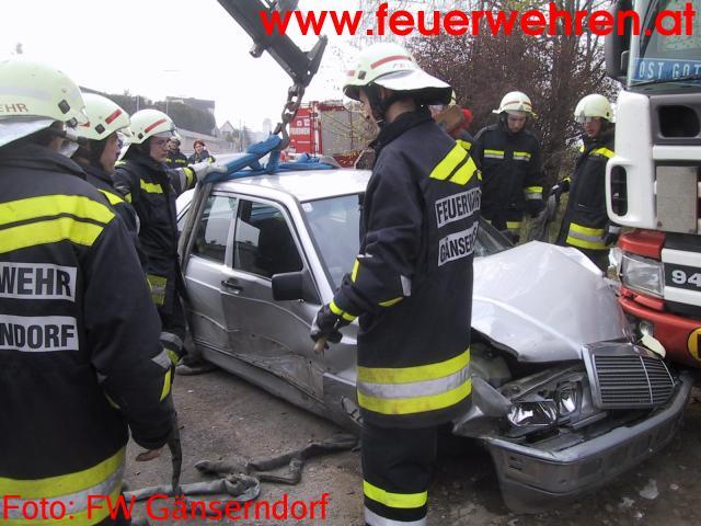 FF Gänserndorf: Verkehrsunfall mit 6 Personen
