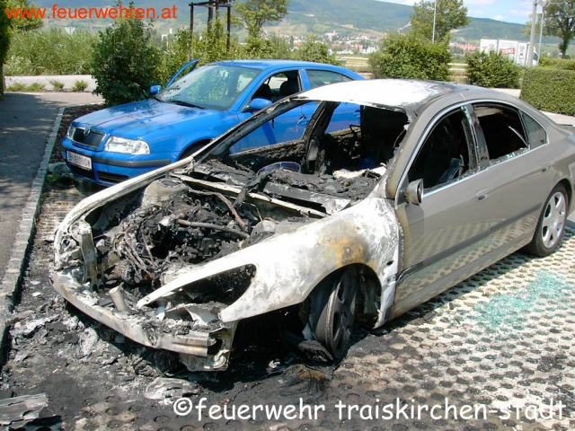 FF Traiskirchen: Fahrzeugbrand in Möllersdorf