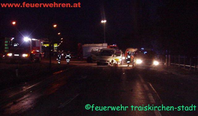 FF Traiskirchen: Menschenrettung auf der Badner Strasse