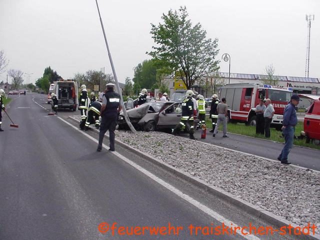 FF Traiskirchen: Verkehrsunfall auf der B17