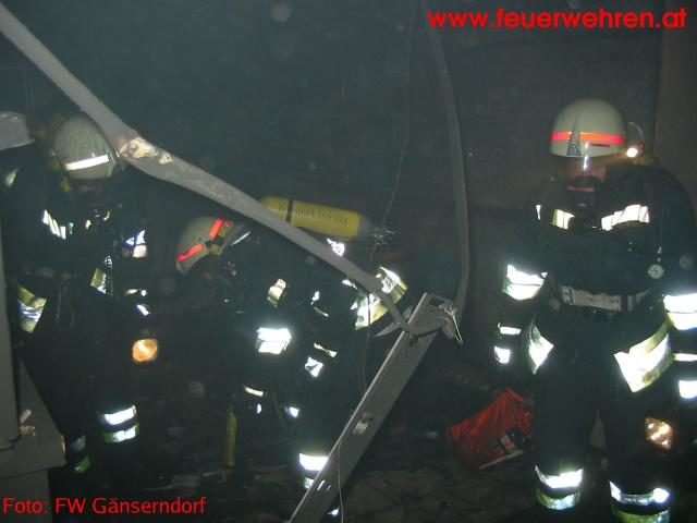 FF Gänserndorf: Kellerbrand mit starker Rauchentwicklung