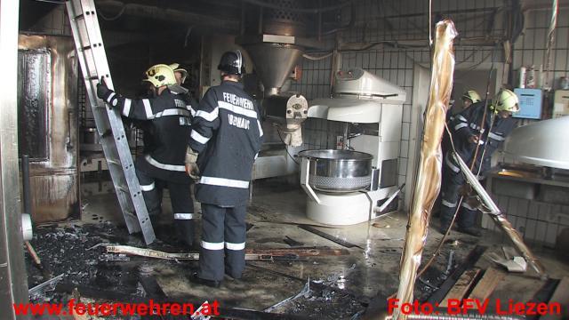 BFV Liezen: 6 Feuerwehren bei Brand in Bäckerei