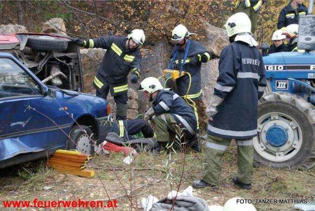 AFKDO Ternitz: Feuerwehren übten im Steinbruch