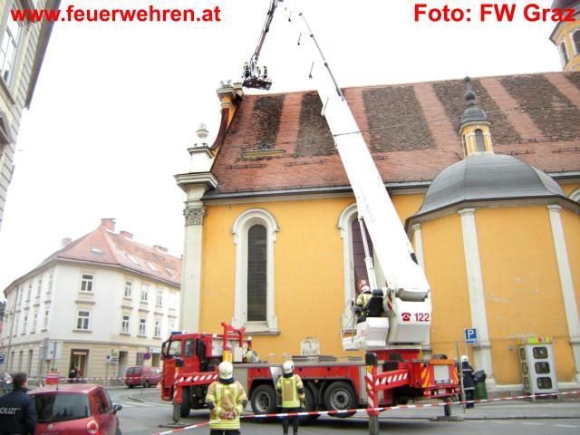 BF Graz: Windböe versetzte Dach Gottes