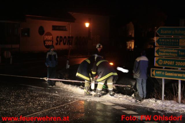 FF Ohlsdorf: Fahrzeugbergung nach Eisregen in Kleinreith