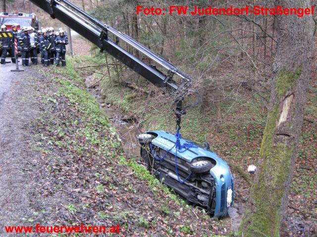 VU mit 2 verletzten Personen auf der L332