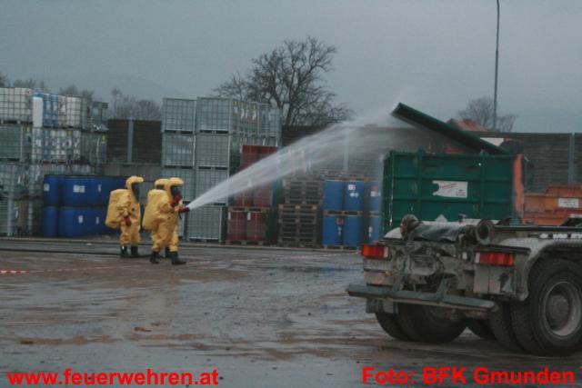 BFK Gmunden: Gefahrgutunfall in Wiesen