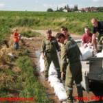 Vorbeugender Hochwasserschutz mit 900 Sandsäcken errichtet