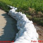 Vorbeugender Hochwasserschutz mit 900 Sandsäcken errichtet