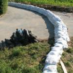 Vorbeugender Hochwasserschutz mit 900 Sandsäcken errichtet