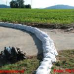 Vorbeugender Hochwasserschutz mit 900 Sandsäcken errichtet