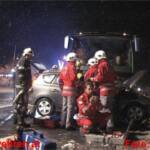 BFV Liezen: Reisebus rammt PKW – 2 Verletzte