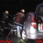 Reisebus rammt PKW - 2 Verletzte