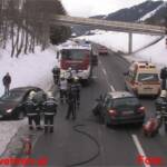 Schwerer Verkehrsunfall mit 4 PKW / 5 Verletzten