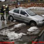 Pkw im Entwässerungsgraben gelandet