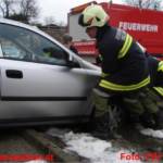 Pkw im Entwässerungsgraben gelandet