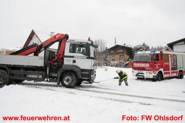 FF Ohlsdorf: Lkw rutschte in Straßengraben