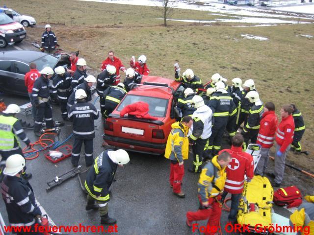 Schwerer Verkehrsunfall auf B320 forderte 5 Verletzte