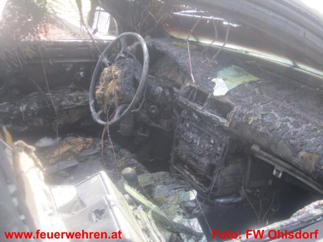 FF Ohlsdorf: Pkw beim Gemeindeamt ausgebrannt